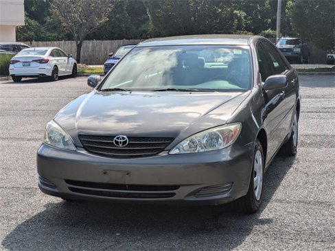 Used 2004 Toyota Camry LE image 3