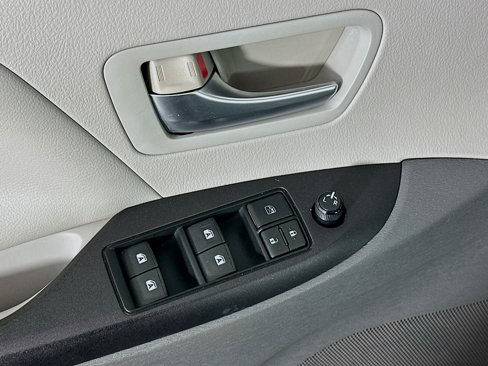 Used 2015 Toyota Sienna LE image 15
