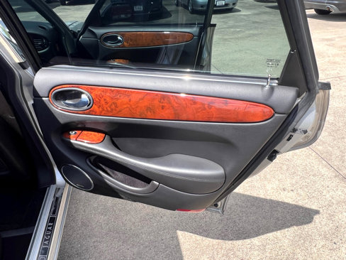 Used 1999 Jaguar XJ8 image 24