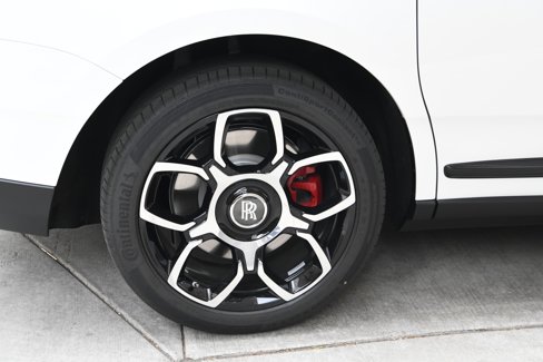 Used 2024 Rolls-Royce Cullinan Black Badge image 27