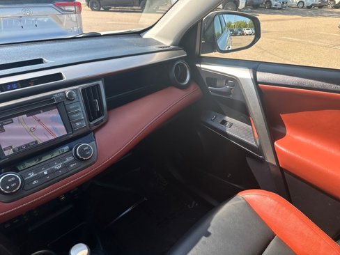 Used 2014 Toyota RAV4 Limited image 27