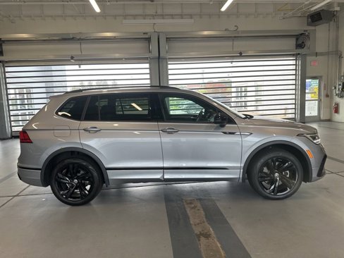 Used 2024 Volkswagen Tiguan SE R-Line image 6
