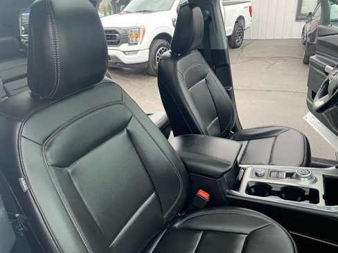 Used 2023 Ford Explorer XLT image 33