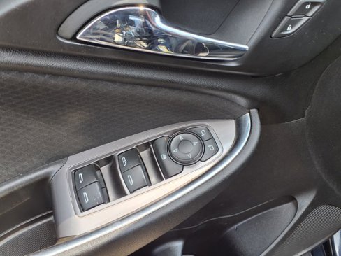 Used 2017 Chevrolet Malibu LT image 24
