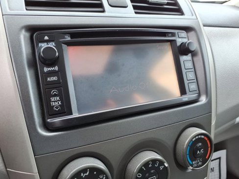 Used 2013 Toyota Corolla LE image 17