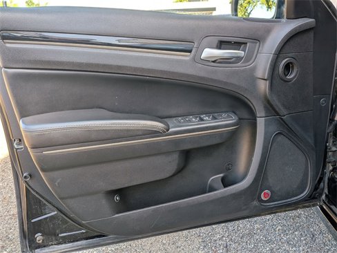 Used 2016 Chrysler 300 S image 15