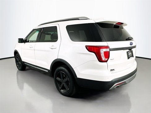 Used 2016 Ford Explorer XLT w/ Equipment Group 202A image 5