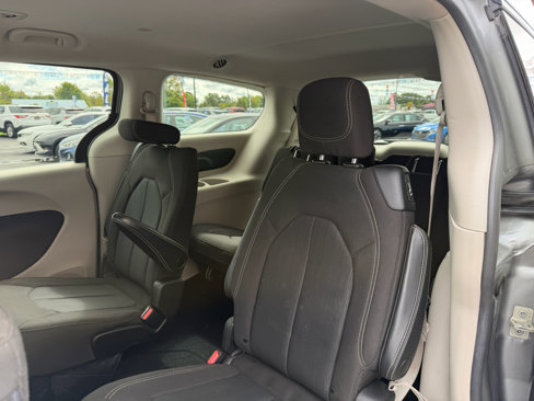 Used 2020 Chrysler Voyager LX image 17