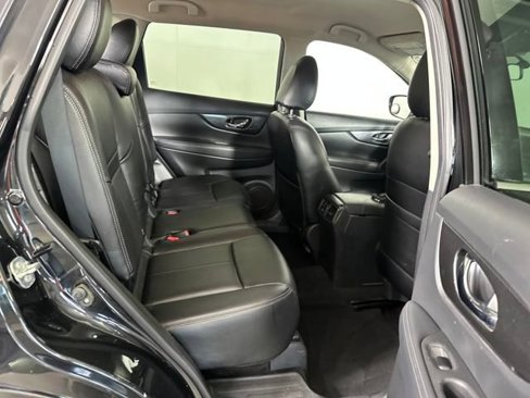 Used 2018 Nissan Rogue SV image 27
