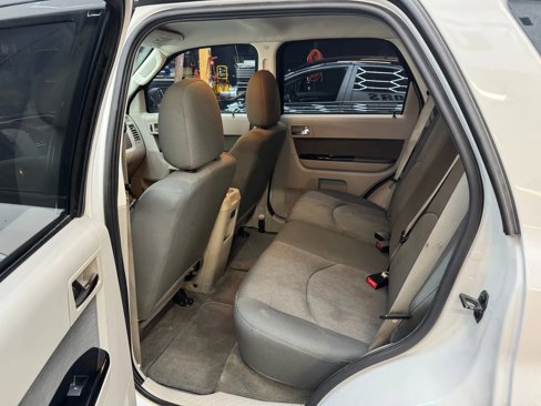 Used 2011 MAZDA Tribute i Sport image 20