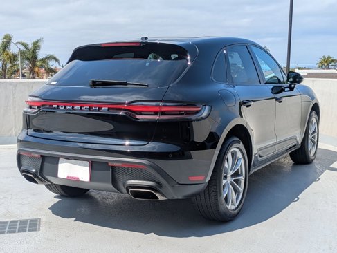 Certified 2024 Porsche Macan image 9