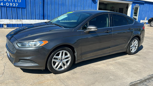 Used 2015 Ford Fusion SE image 2