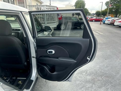 Used 2016 Kia Soul + image 21