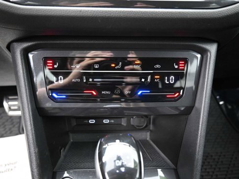 Used 2022 Volkswagen Tiguan SE R-Line image 8