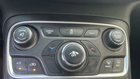 Used 2015 Chrysler 200 Limited w/ Convenience Group image 40