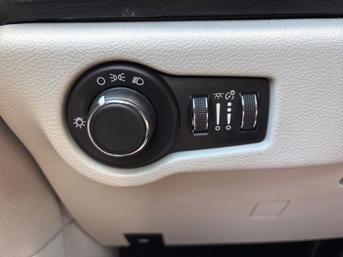 Used 2017 Chrysler Pacifica LX image 25