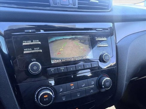 Used 2017 Nissan Rogue Sport S image 13