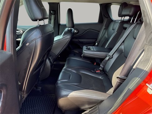 Used 2021 Jeep Cherokee Trailhawk w/ Sun & Sound Group image 21