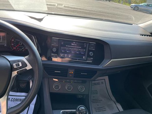 Used 2019 Volkswagen Jetta S image 17