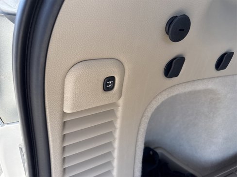 Used 2018 Jeep Grand Cherokee Overland image 33
