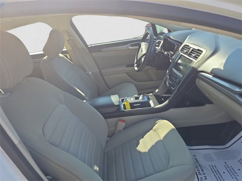 Used 2020 Ford Fusion SE image 15