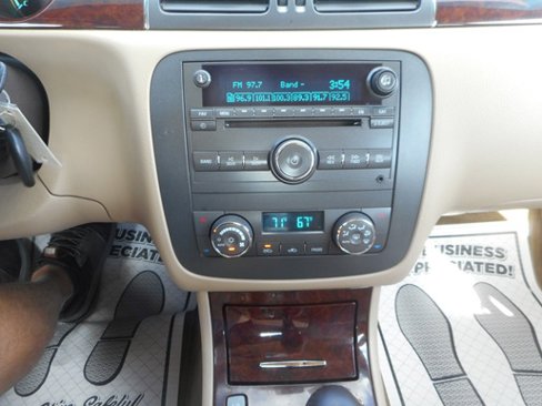 Used 2011 Buick Lucerne CXL image 12
