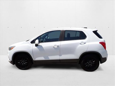 Used 2017 Chevrolet Trax LS image 2