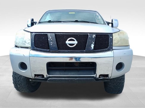 Used 2005 Nissan Titan LE w/ (U01) Nissan Navigation Pkg image 2