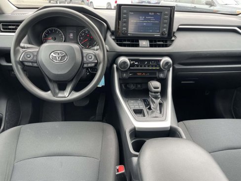 Used 2021 Toyota RAV4 LE image 14