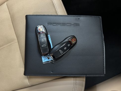 Used 2022 Porsche Macan image 42