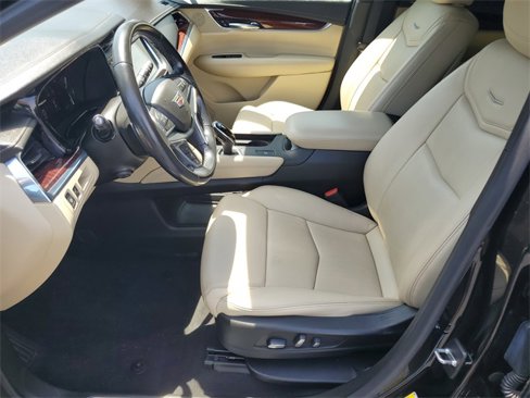 Used 2018 Cadillac XT5 Luxury w/ Driver Awareness Package image 18