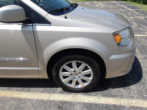 Used 2014 Chrysler Town & Country Touring w/ Driver Convenience Group image 32