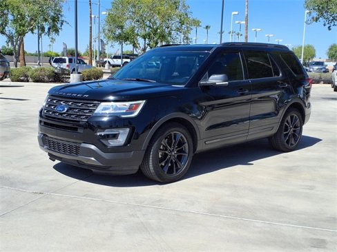 Used 2017 Ford Explorer XLT w/ Equipment Group 202A image 5