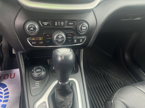 Used 2018 Jeep Cherokee Overland w/ Technology Group image 14