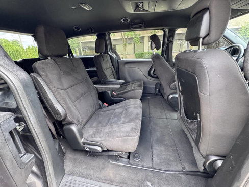 Used 2018 Dodge Grand Caravan SE image 17