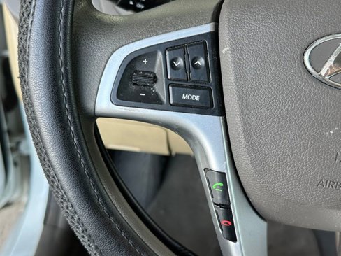 Used 2013 Hyundai Accent GLS w/ Premium Pkg image 13
