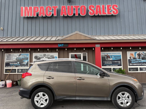 Used 2015 Toyota RAV4 LE image 1