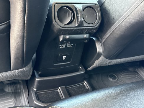 Used 2021 Jeep Wrangler Unlimited Sahara image 11