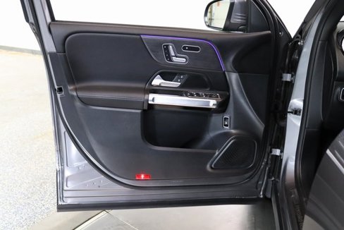 Used 2025 Mercedes-Benz GLB 250 4MATIC image 18