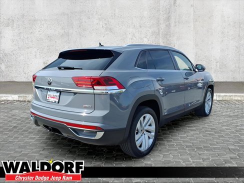 Used 2022 Volkswagen Atlas Cross Sport SE image 2