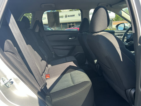 Used 2024 Nissan Rogue SV image 21