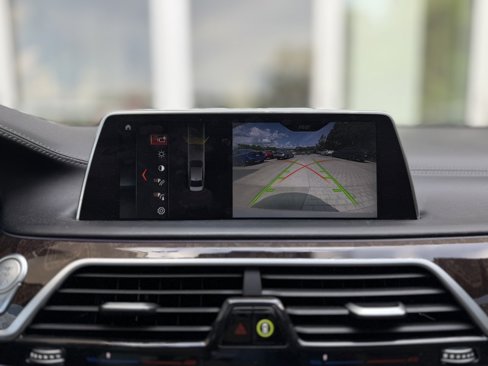 Used 2018 BMW 750i image 24