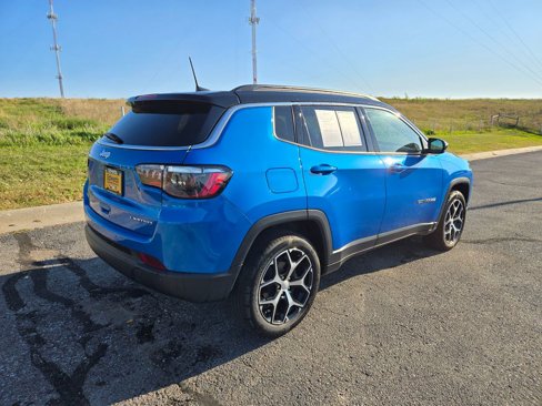 Used 2024 Jeep Compass Limited image 3