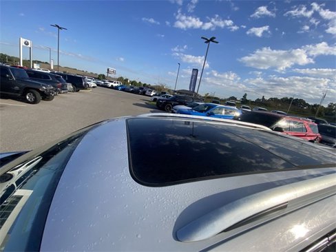Used 2018 Volkswagen Tiguan SEL image 3