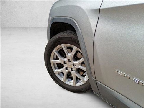Used 2017 Jeep Cherokee Latitude image 10