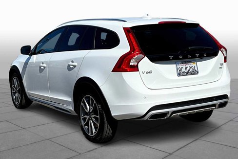 Used 2017 Volvo V60 T5 Cross Country w/ Convenience Package image 11