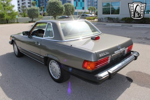 Used 1987 Mercedes-Benz 560 SL image 5