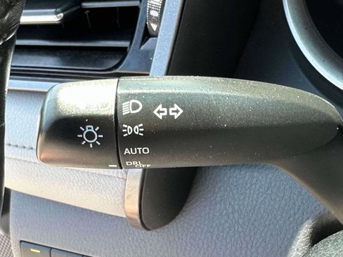Used 2021 Toyota Camry XLE image 13