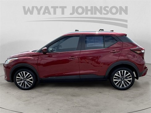 Used 2022 Nissan Kicks SV image 2