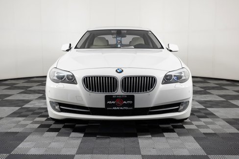 Used 2011 BMW 550i xDrive Sedan image 12